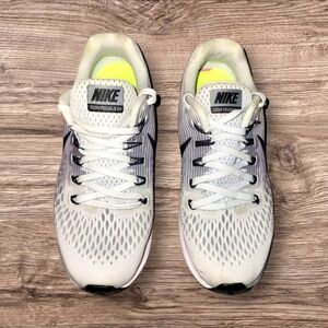 Nike Women's White and Black Athletic Shoes